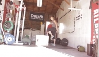 CrossFit - Julie Foucher completes reps